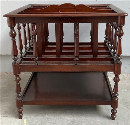 Portariviste in legno intagliato a rocchetto (m 44x45x37) (rotture)