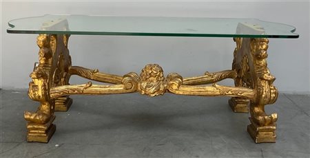 Tavolino da salotto con supporto in legno dorato e intagliato a volute fogliate