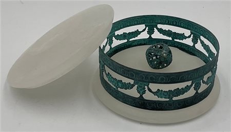 Marco Ricciardi Scatolina con coperchio. Volterra, anni 2000. Alabastro e rame.