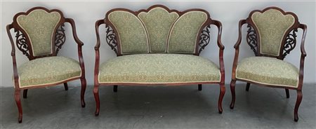 Fornitura da salotto di forma mossa in legno filettato e intagliato a volute fo