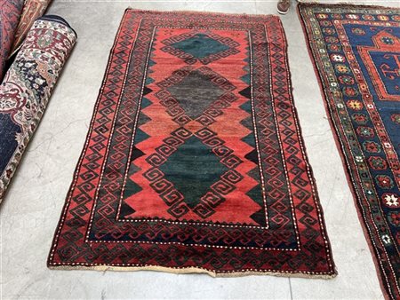 Tappeto Kazak, Caucaso, fine secolo XIX. Decoro con tre medaglioni romboidali p