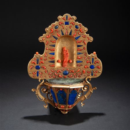 Acquasantiera in rame dorato, corallo Mediterraneo e lapis, Trapani ultimo quarto del XVI secolo