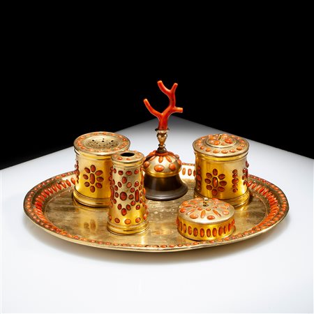 Set da scrittoio in rame dorato e corallo, Trapani prima metà del XVII secolo