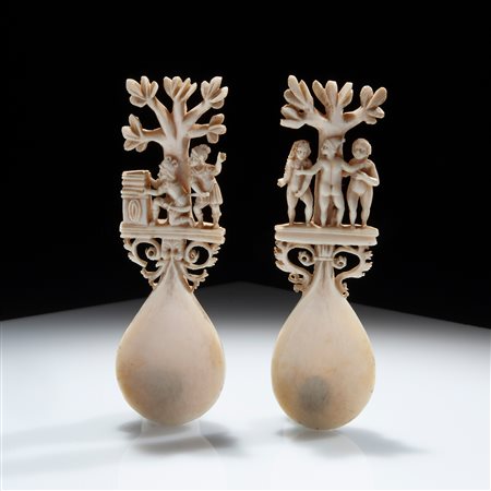 Coppia di cucchiai con manico traforato, Francia XVII secolo