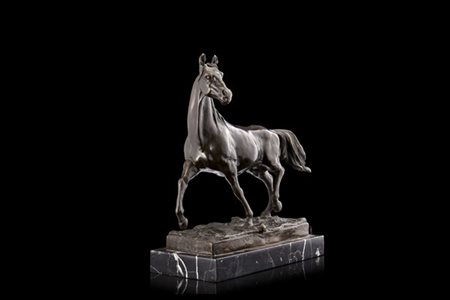 Ignoto del secolo XIX "Cavallo" scultura in bronzo (cm 26x29x12) poggiante su b