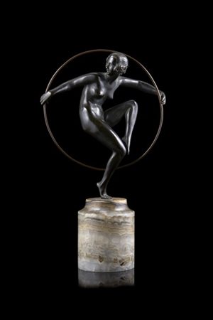"Danzatrice con cerchio"
Scultura Art déco in bronzo patinato su base in onice