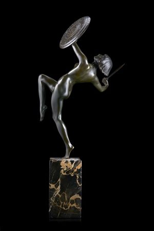 "Amazzone"
 scultura di gusto déco in fusione metallica patinata verde e nera,