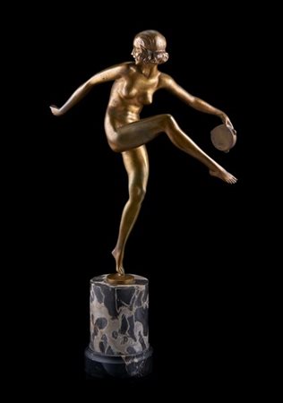 "Danzatrice con tamburello"
 scultura Art déco in bronzo patinato su base in ma