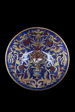 Manifattura Rubboli, secolo XX. Piatto in ceramica a lustro dipinta in policrom