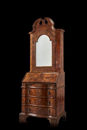 Trumeau in noce e radica con parte superiore ad un'anta a specchio con cimasa s