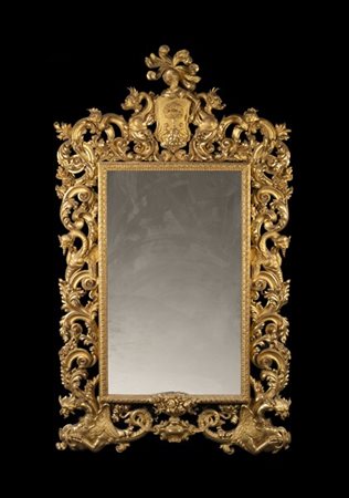 Grande specchiera in legno intagliato, dorato e traforato