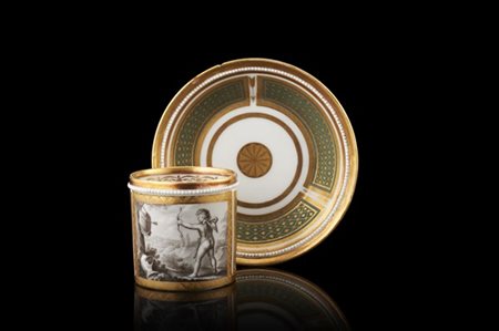 Manifattura francese del secolo XIX. Tazzina da caffè con piattino in porcellan