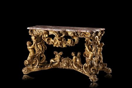 Console di forma sagomata con base in legno riccamente intagliato nei montanti