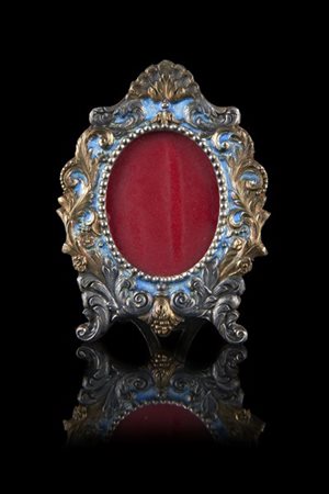 Cornice portafoto da tavolo di forma mossa in argento parzialmente smaltato, do