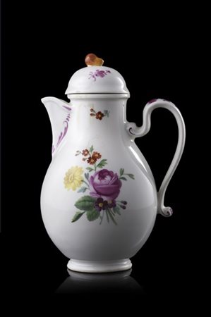 Manifattura di Vienna, fine secolo XVIII. Caffettiera in porcellana bianca deco