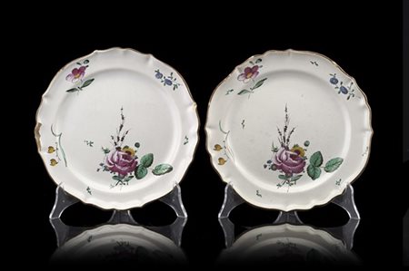 Manifattura di Fink, Bologna, secolo XVIII. Coppia di piatti piani a bordo mist