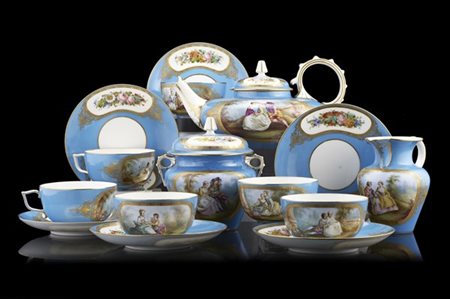 Manifattura di Sèvres, secolo XIX. Parti di servizi da tè di simil decoro in po