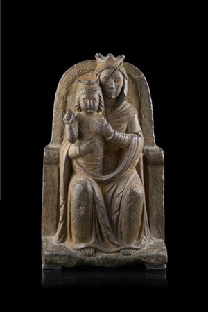 Alceo Dossena (attr) "Madonna con Bambino in trono" gruppo in pietra (h. cm 36)