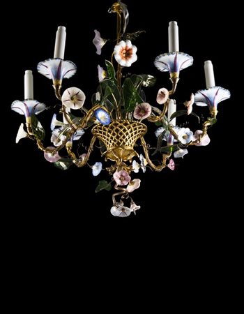 Lampadario in bronzo a sei bracci policromi, applicazioni di foglie in vetro e