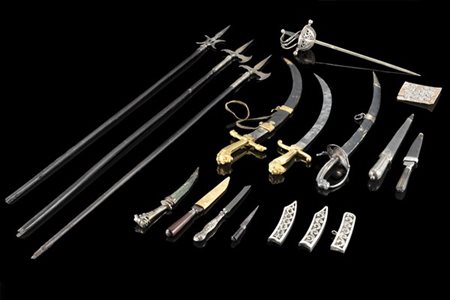 Gruppo di armi in miniatura italiane, spagnole ed orientali comprendenti tre al