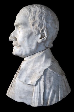 Scultore romano, secolo XVII "Profilo di religioso" in marmo (cm 45x70, busto: