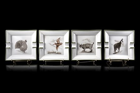 Quattro posacenere in porcellana dipinta in policromia decorati da animali diff