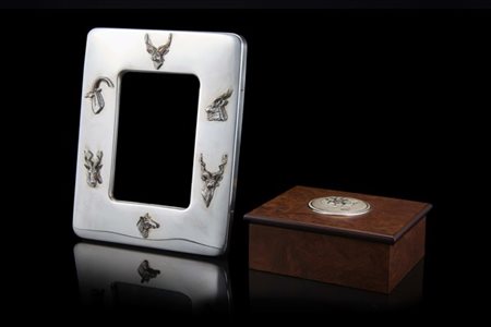 Scatola in legno con coperchio centrato da volto di felino firmata Murianni uni