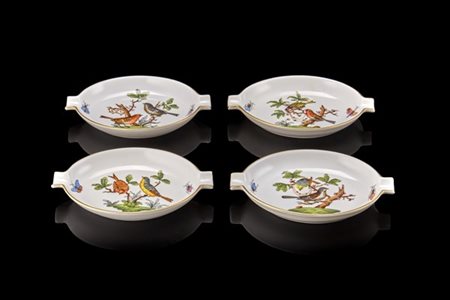 Manifattura di Herend. Gruppo di quattro posacenere in porcellana decorata in p