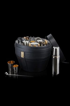 Minibar da viaggio in corno e metallo argentato. In custodia a cappelliera. Mar