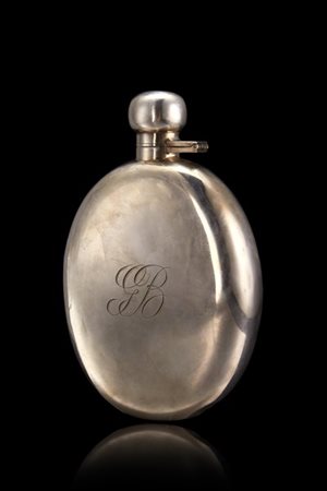 Fiasca in argento a corpo liscio recante iniziali "GB". Titolo 800. Birmingham,
