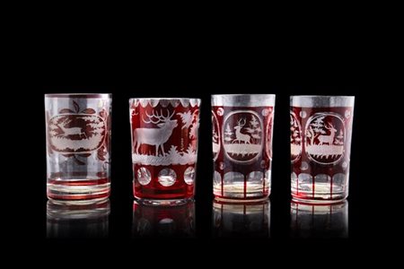 Manifattura di Boemia, fine secolo XIX. Gruppo di quattro bicchieri in vetro ro