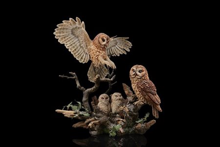 Ignoto "Gufi" scultura in resina policroma (cm 70x70) (lievi difetti)