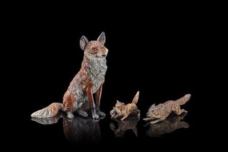 Manifattura austriaca, secolo XX "Volpi" tre sculture in bronzo decorate in pol