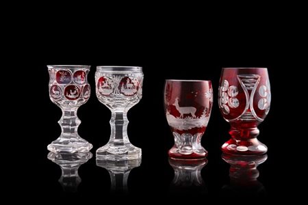 Manifattura di Boemia, fine secolo XIX. Gruppo di quattro calici in vetro incis