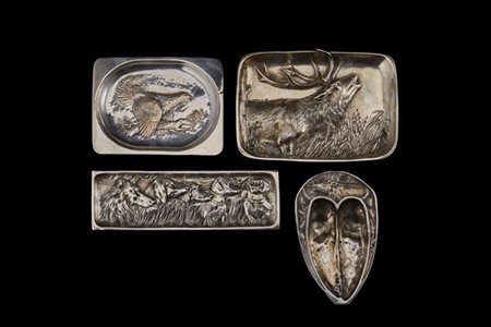 Quattro posacenere decorati con figure di animali differenti in rilievo