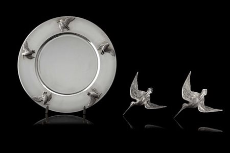 Due fregi in forma di beccacce marcati Morandotti ed un piatto decorato a becca