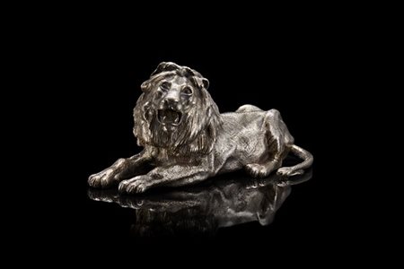 Scultura in argento raffigurante leone. Titolo 925. Argentiere Miracoli (L. cm