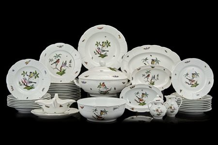 Manifattura di Limoges. Parte di servizio da tavola composto da ventiquattro pi