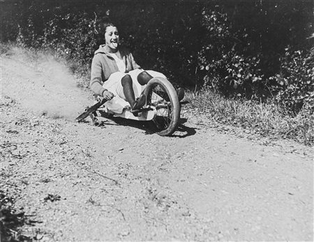 Jacques-Henri Lartigue (1894-1986)  - Simone Roussel, Chateau de Rouzat, 1913