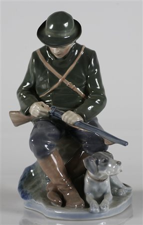 MANIFATTURA DEL XX SECOLO Cacciatore con cane. Ceramica. Cm 15,00 x 22,00 x...