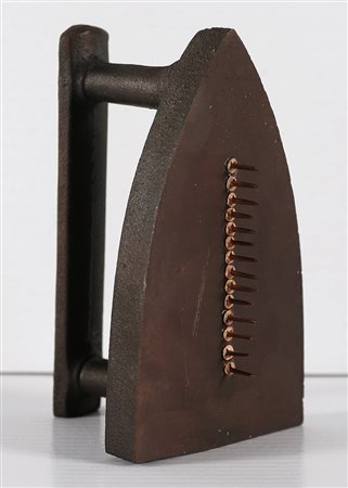 RAY MAN (1890 - 1976) Cadeau. 1921. Ferro. Cm 16,00 x 9,00 x 10,00. Tir....