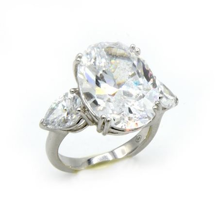 ANELLO CON ZIRCONI in argento 925, al centro uno zircone ovale mm 20x15...