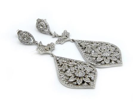 ORECCHINI PENDENTI DI FORMA ROMBOIDALE CON MOTIVI FLOREALI in argento 925...