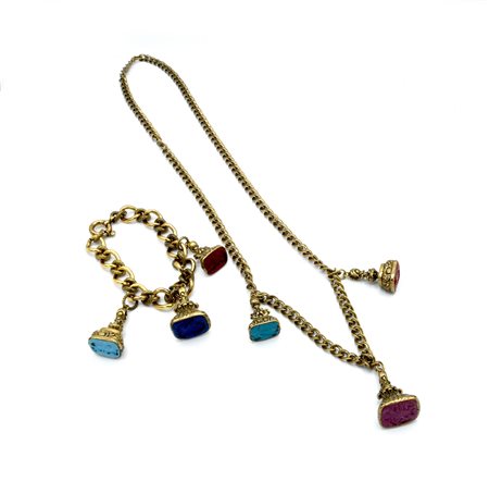 COLLANA E BRACCIALE IN METALLO DORATO CON CHARMS CON SIGILLI lunghezza...