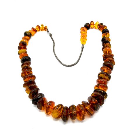 COLLANA IN AMBRA CON ELEMENTO IN ARGENTONE lunghezza cm 44