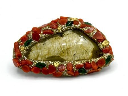 SPILLA CON PASTA VITREA pasta vitrea incorniciata da pavè di paste vitree e...