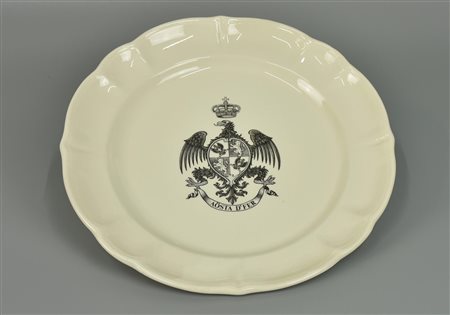 PIATTO IN PORCELLANA di Laveno con stemma cavalleria ed. 'Il Cartiglio...