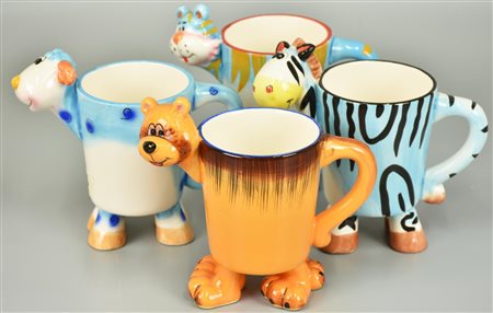 LOTTO DI 4 TAZZE in ceramica con manico e fondo decorati, raffiguranti diveri...