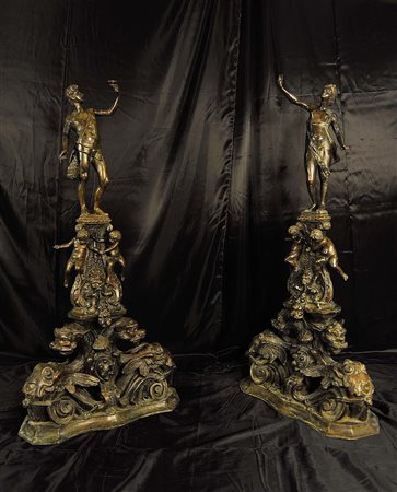 COPPIA DI ALARI SUL TEMA DEL FUOCO Produzione francese o italiana, XIX secolo...