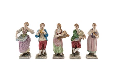 Cinque figure in porcellana policroma